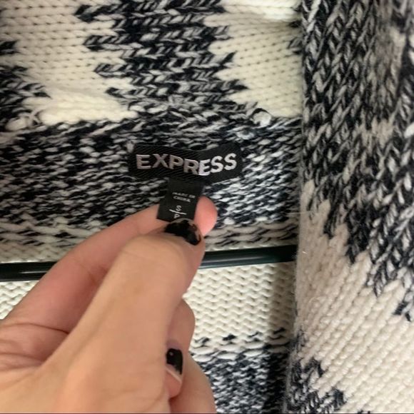 Express small or medium sweater - Picture 2 of 4